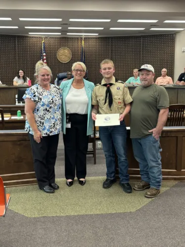Eagle Scout makes bench from Third Street oak trees